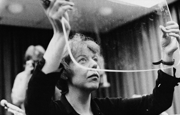Vera Frenkel, String Games: Improvisations for Inter-City Video (Montreal–Toronto, 1974)